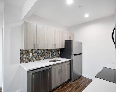 906 East New York Avenue - Photo Thumbnail 1