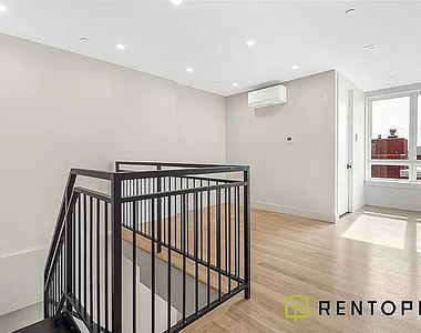 922 Dekalb Avenue - Photo Thumbnail 3