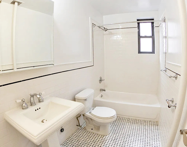 East 67 Street - Photo Thumbnail 8