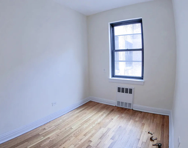 East 67 Street - Photo Thumbnail 7
