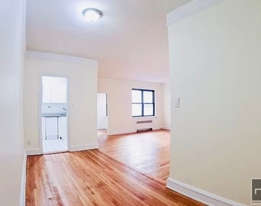 East 67 Street - Photo Thumbnail 2