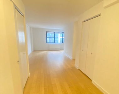 East 39th Street - Photo Thumbnail 1