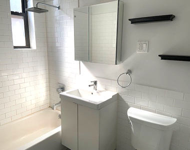 East 84th Street and 1st Avenue - Photo Thumbnail 8