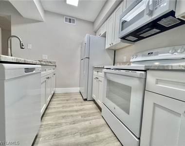 5307 Summerlin Road - Photo Thumbnail 4
