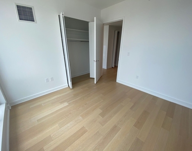 West 38th Street - Photo Thumbnail 3