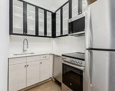 855 Dekalb Avenue - Photo Thumbnail 10