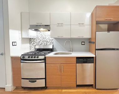 259 Jefferson Street - Photo Thumbnail 4