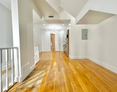 259 Jefferson Street - Photo Thumbnail 8