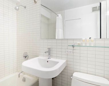 222 East 39th Street - Photo Thumbnail 6