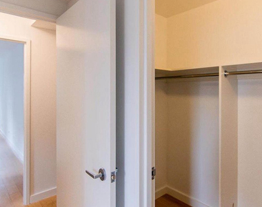222 East 39th Street - Photo Thumbnail 7