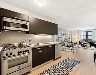 222 East 39th Street - Photo Thumbnail 1