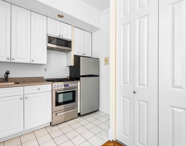 117 West 13th Street - Photo Thumbnail 2