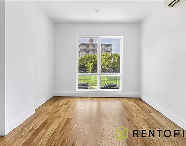 61 Montrose Avenue - Photo Thumbnail 3