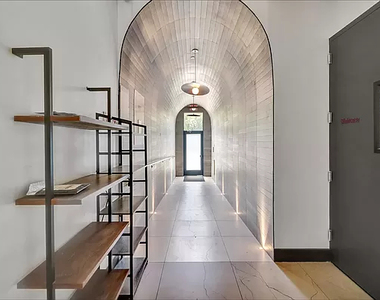61 Montrose Avenue - Photo Thumbnail 7