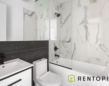 61 Montrose Avenue - Photo Thumbnail 4