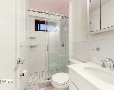 East 89th Street - Photo Thumbnail 2