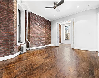 Mott & Prince Street - Photo Thumbnail 1