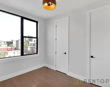 90 Manhattan Avenue - Photo Thumbnail 4