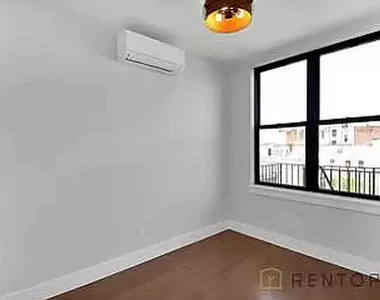 90 Manhattan Avenue - Photo Thumbnail 3