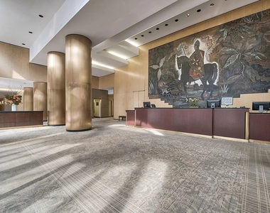 East 95th Street - Photo Thumbnail 9