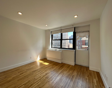 East 37th Street - Photo Thumbnail 4