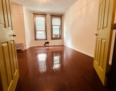 43rd Street between 31st and 30th avenue - Photo Thumbnail 3