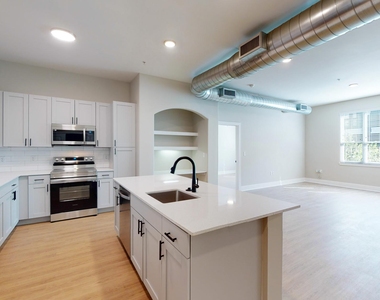 707 York Road - Photo Thumbnail 11