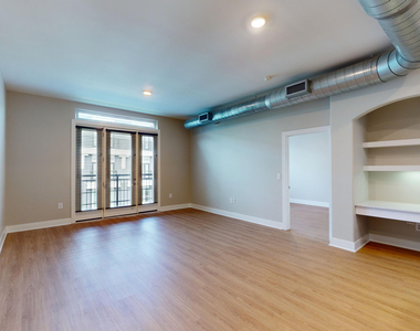 707 York Road - Photo Thumbnail 2