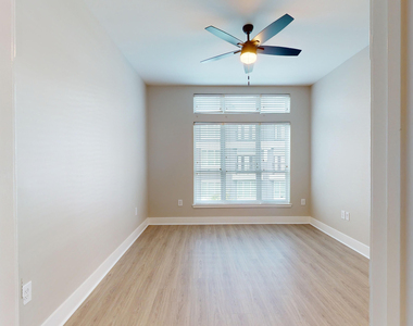 707 York Road - Photo Thumbnail 3