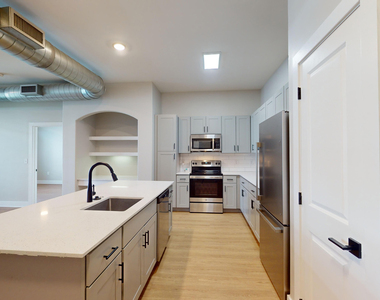 707 York Road - Photo Thumbnail 1