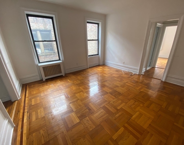 West 104th Street - Photo Thumbnail 3