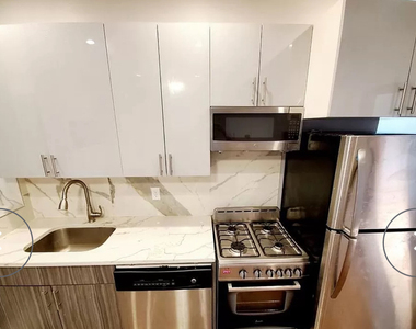 950 Bergen Street - Photo Thumbnail 3