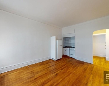 East 87th Street - Photo Thumbnail 2