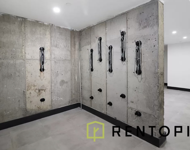 228 Berry Street - Photo Thumbnail 6
