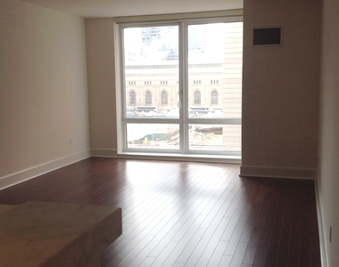 60 Riverside Boulevard - Photo Thumbnail 2
