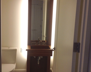 60 Riverside Boulevard - Photo Thumbnail 11