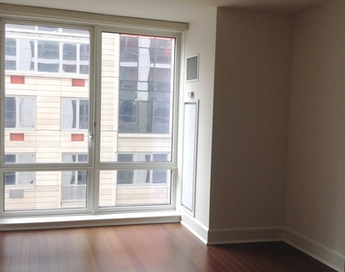60 Riverside Boulevard - Photo Thumbnail 5
