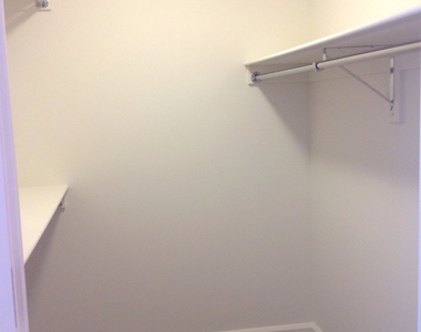 60 Riverside Boulevard - Photo Thumbnail 7