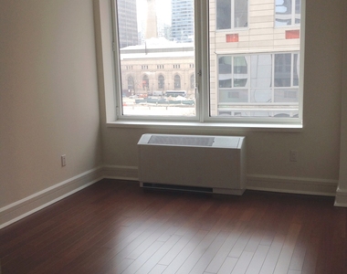 60 Riverside Boulevard - Photo Thumbnail 4
