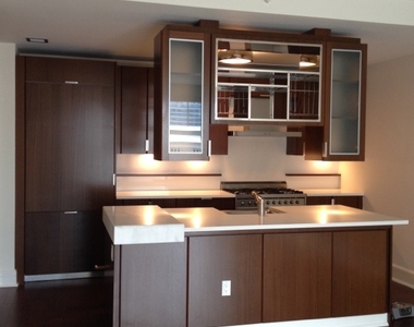 60 Riverside Boulevard - Photo Thumbnail 1
