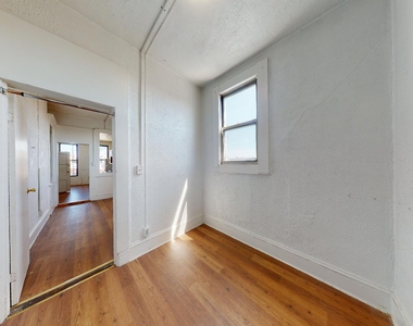 901 Wyckoff Avenue - Photo Thumbnail 3