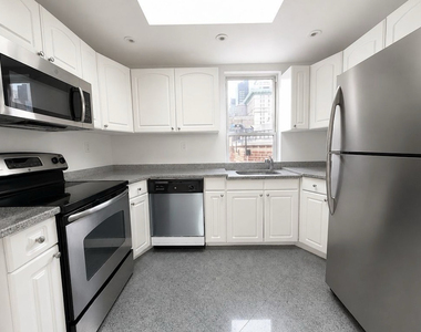 West 55th Street ( 5th-6th Avanue) - Photo Thumbnail 2