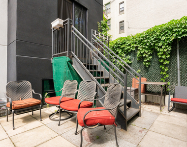 196 Freeman street - Photo Thumbnail 4