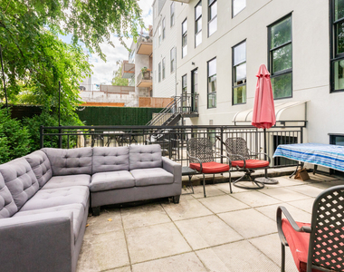 196 Freeman street - Photo Thumbnail 6