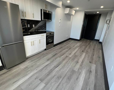 868 New York Avenue - Photo Thumbnail 2