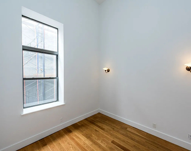 949 Willoughby Avenue - Photo Thumbnail 3