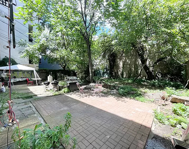 33 Montrose Avenue - Photo Thumbnail 4