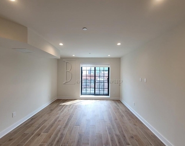 25-70 32nd Street - Photo Thumbnail 4