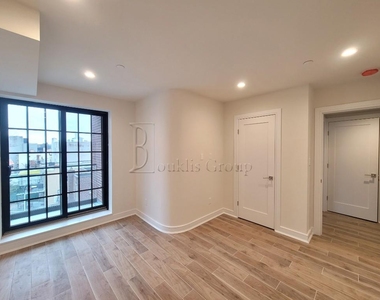 25-70 32nd Street - Photo Thumbnail 3
