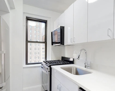 156 East 37th Street - Photo Thumbnail 1